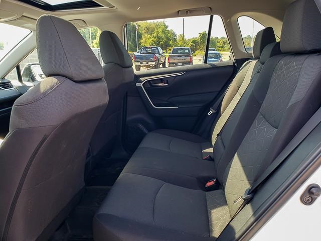 2022 Toyota RAV4 XLE photo 18