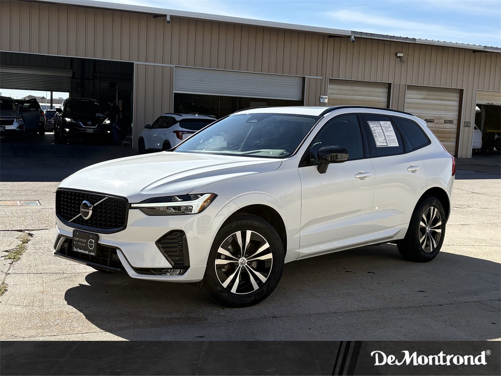 2025 Volvo XC60 Core's photo