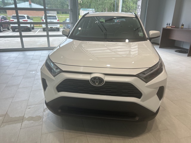 2022 Toyota RAV4 XLE photo 2