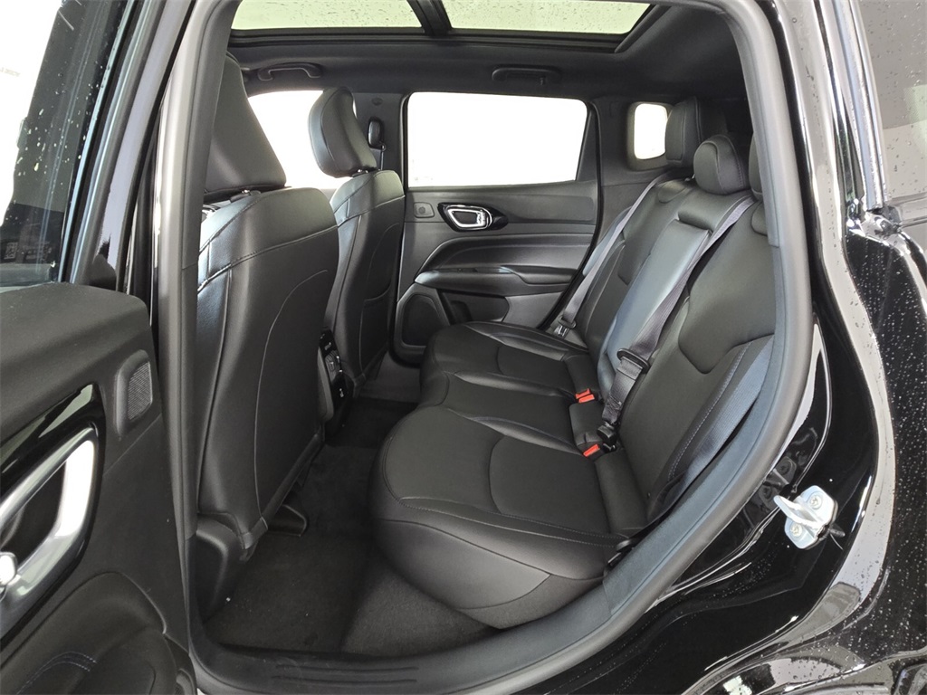 2025 Jeep Compass Limited photo 7