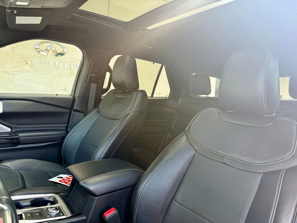 2022 Ford Explorer ST photo 8