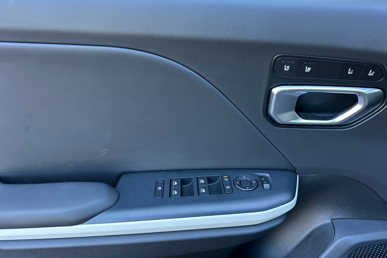 2025 Kia K4 GT-Line photo 7