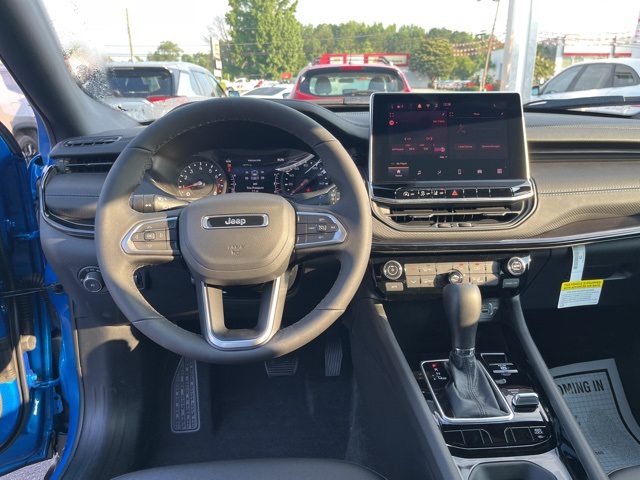 2025 Jeep Compass Latitude photo 17