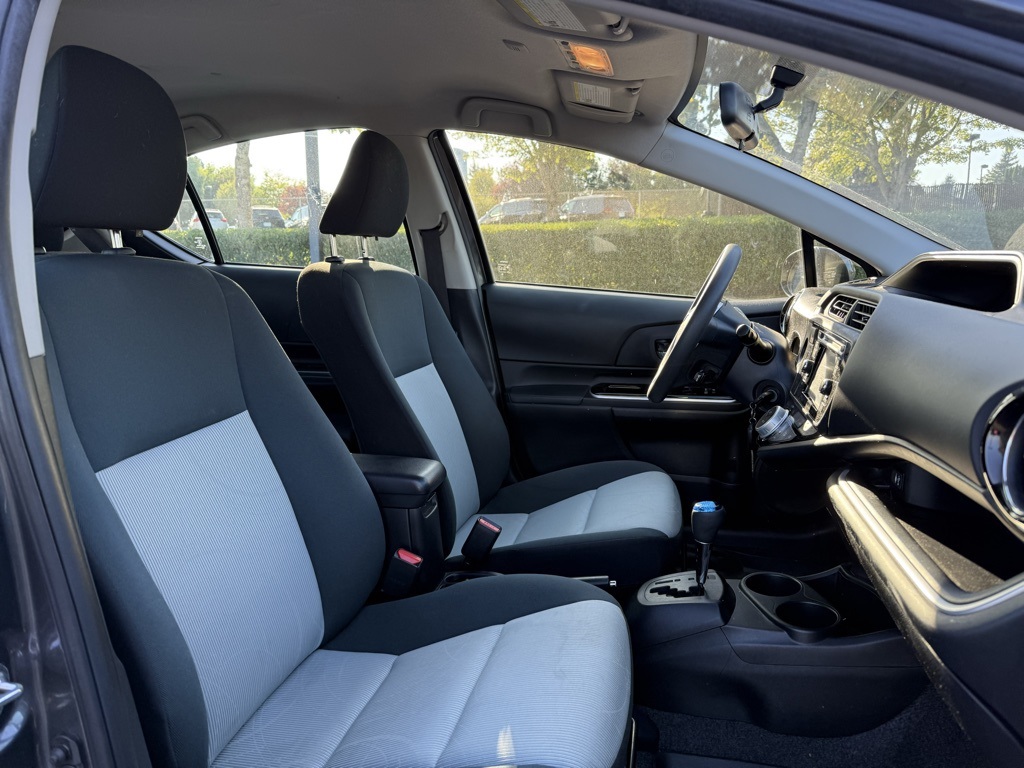2015 Toyota Prius C Two photo 21