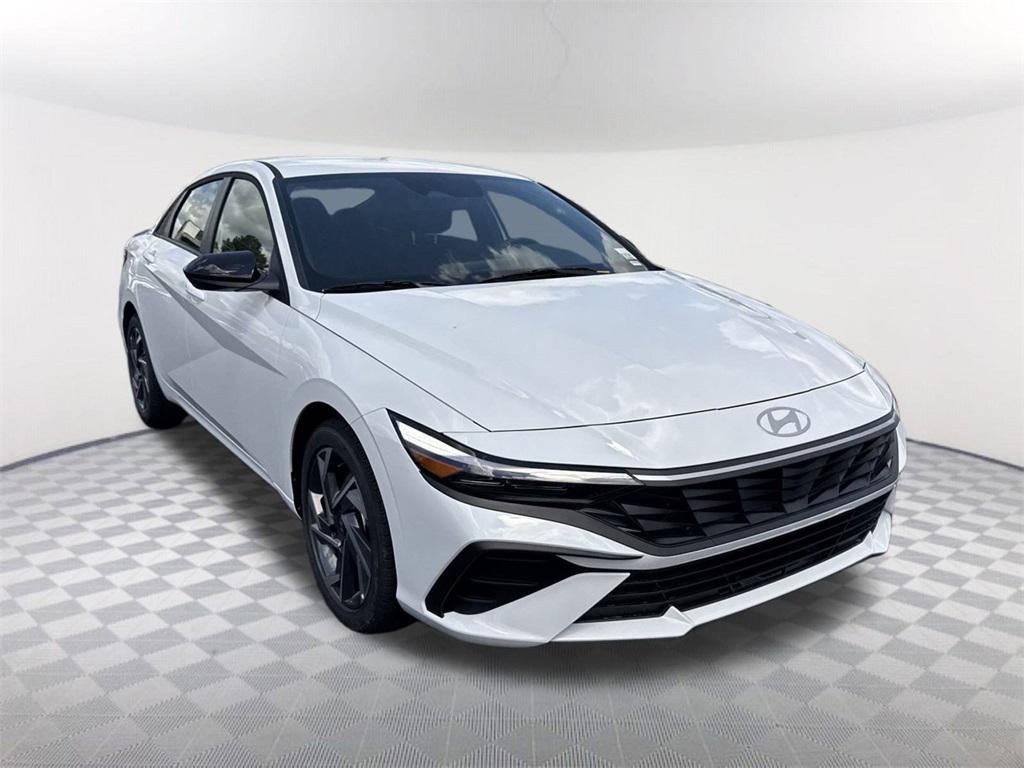 2025 Hyundai Elantra SEL Sport photo 3