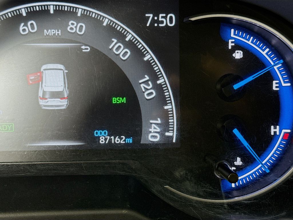 2023 Toyota RAV4 Hybrid XLE photo 12