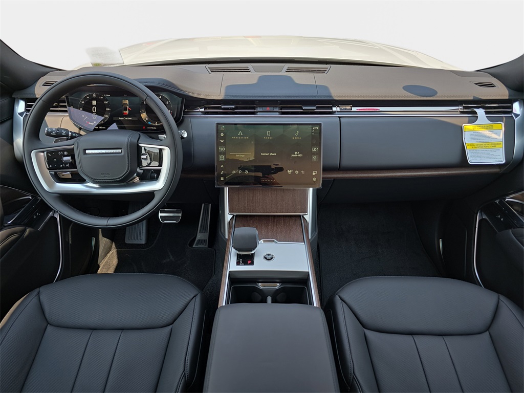 2025 Land Rover Range Rover SE photo 9