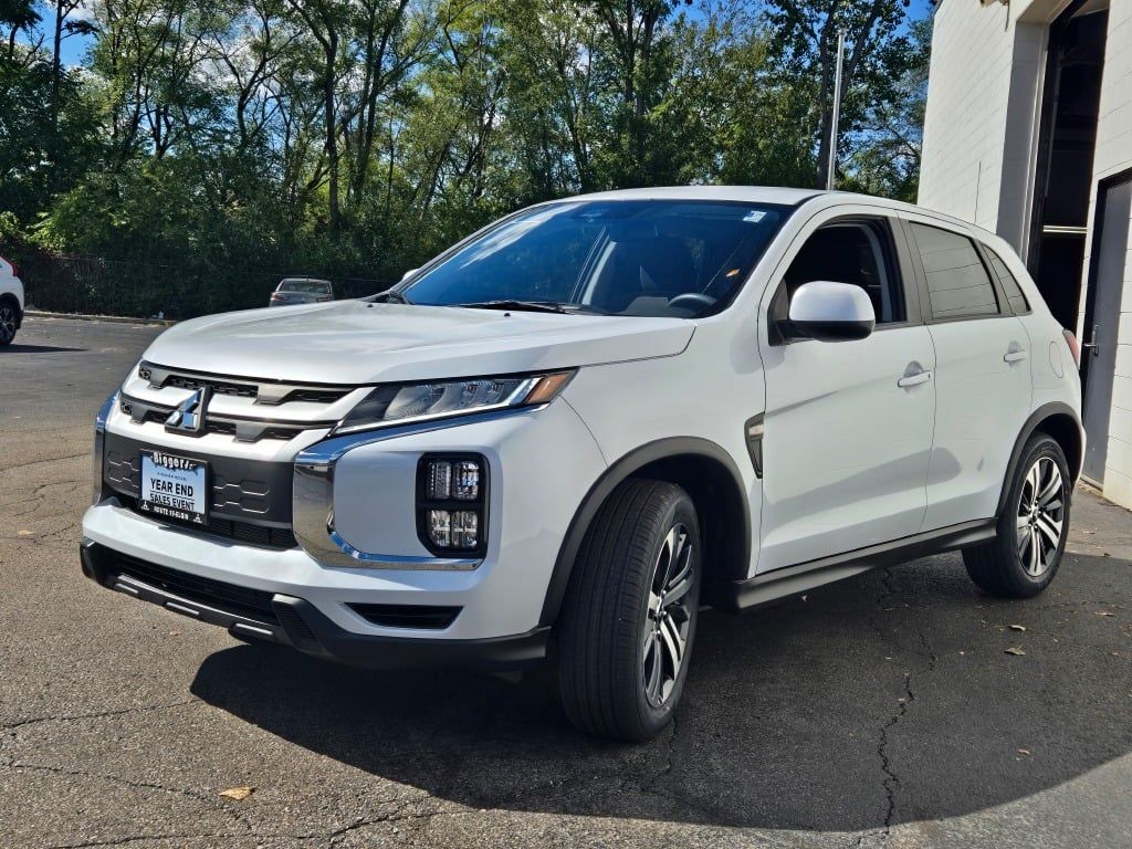 2025 Mitsubishi Outlander Sport ES photo 3