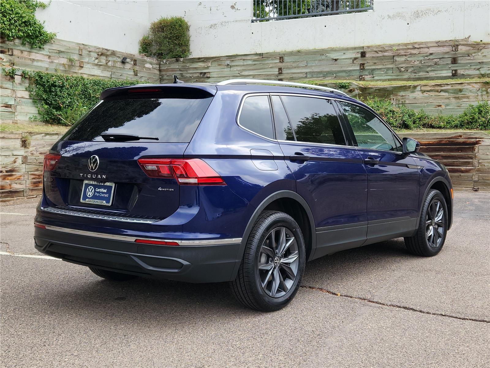 2022 Volkswagen Tiguan SE photo 3
