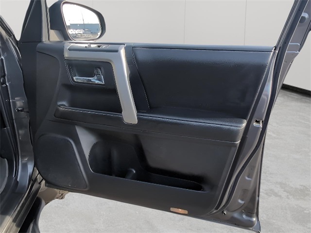 2014 Toyota 4Runner SR5 photo 38