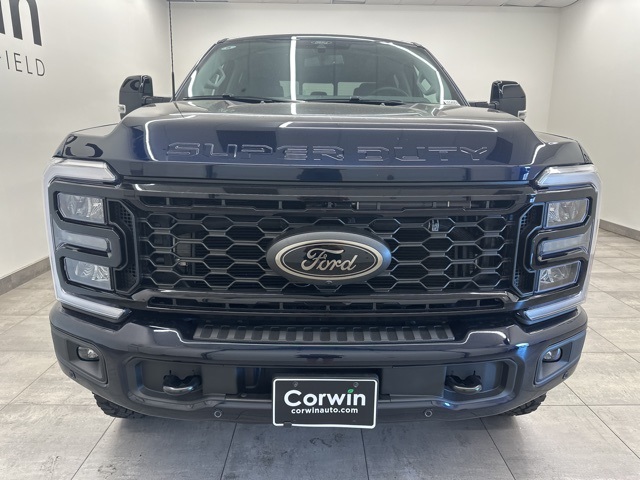 2025 Ford F-250 Lariat photo 2
