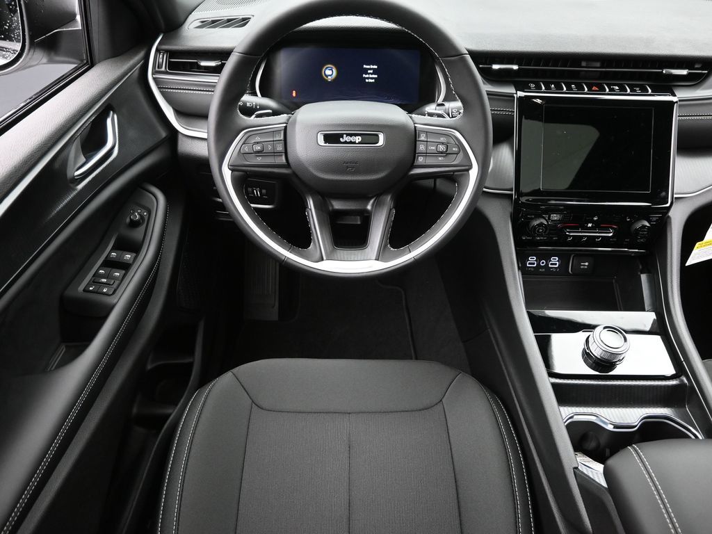 2025 Jeep Grand Cherokee Laredo X photo 11