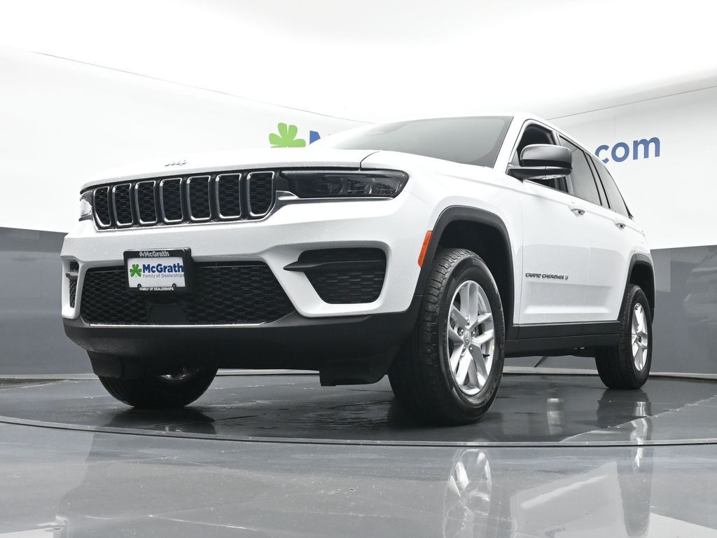2025 Jeep Grand Cherokee Laredo X photo 4