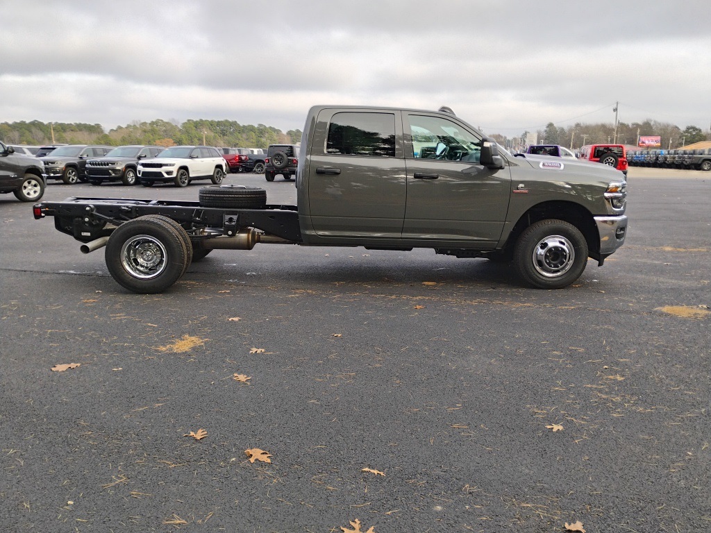 2026 Ram 3500 Tradesman photo 4