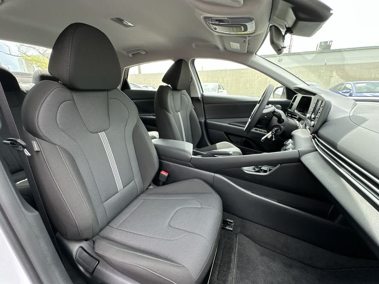 2025 Hyundai Elantra SE photo 24