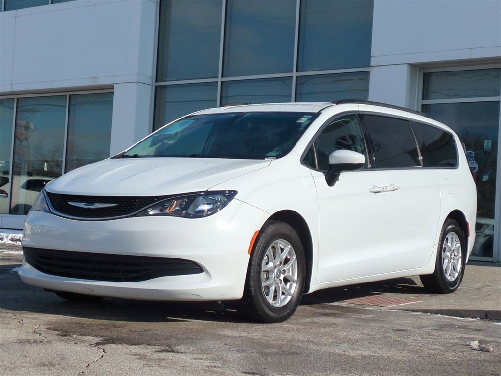 2020 Chrysler Voyager LXi photo 3