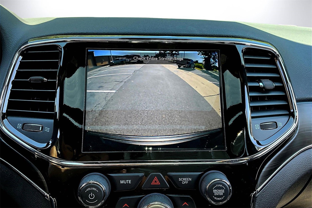 2021 Jeep Grand Cherokee Anniversary Edition photo 12