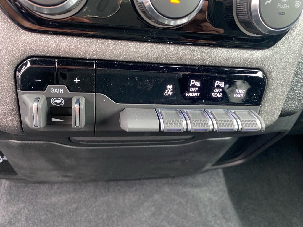2025 Ram 1500 Tradesman photo 9