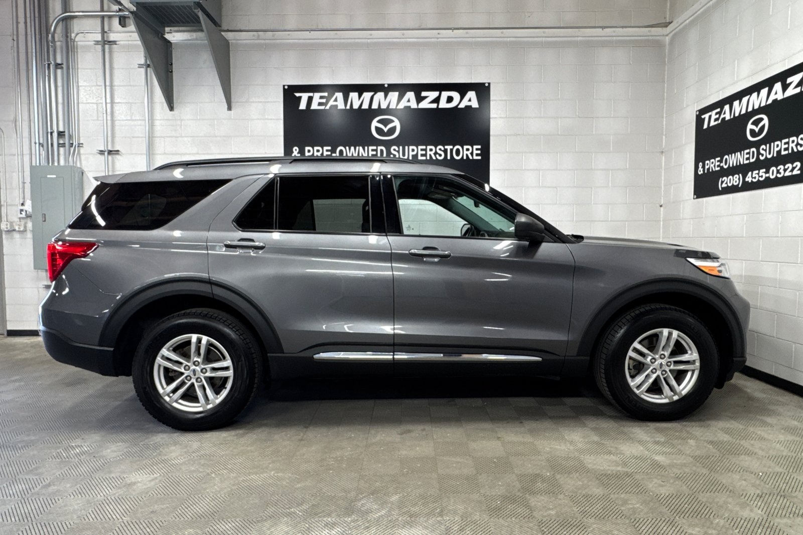 2023 Ford Explorer XLT photo 2