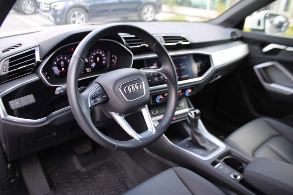 2021 Audi Q3 S line Premium 45 TFSI photo 4