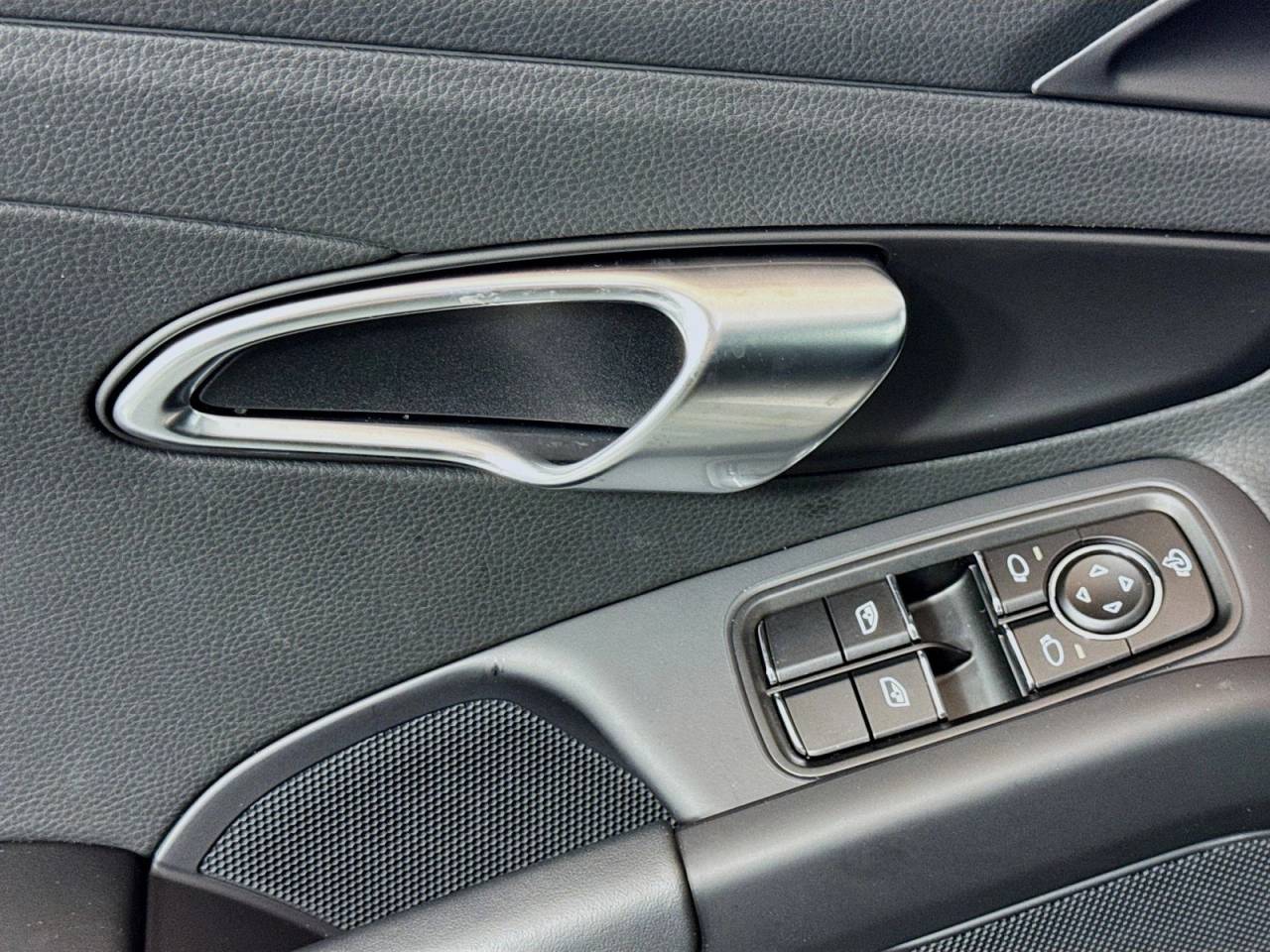 2025 Porsche Cayman S photo 19