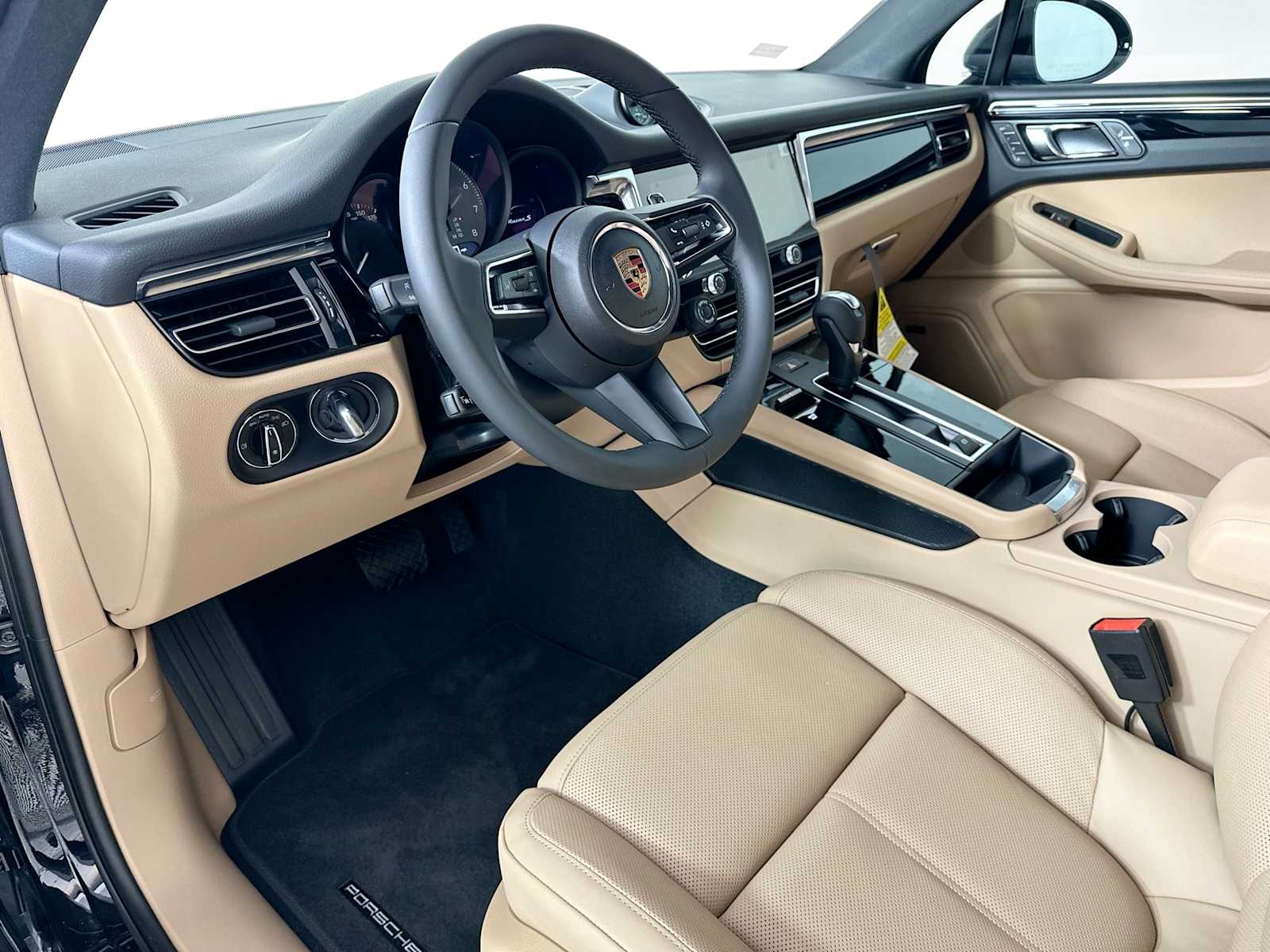 2025 Porsche Macan S photo 4