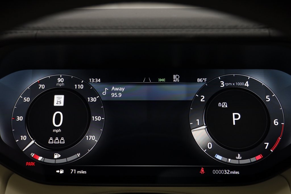 2025 Land Rover Range Rover SE photo 6