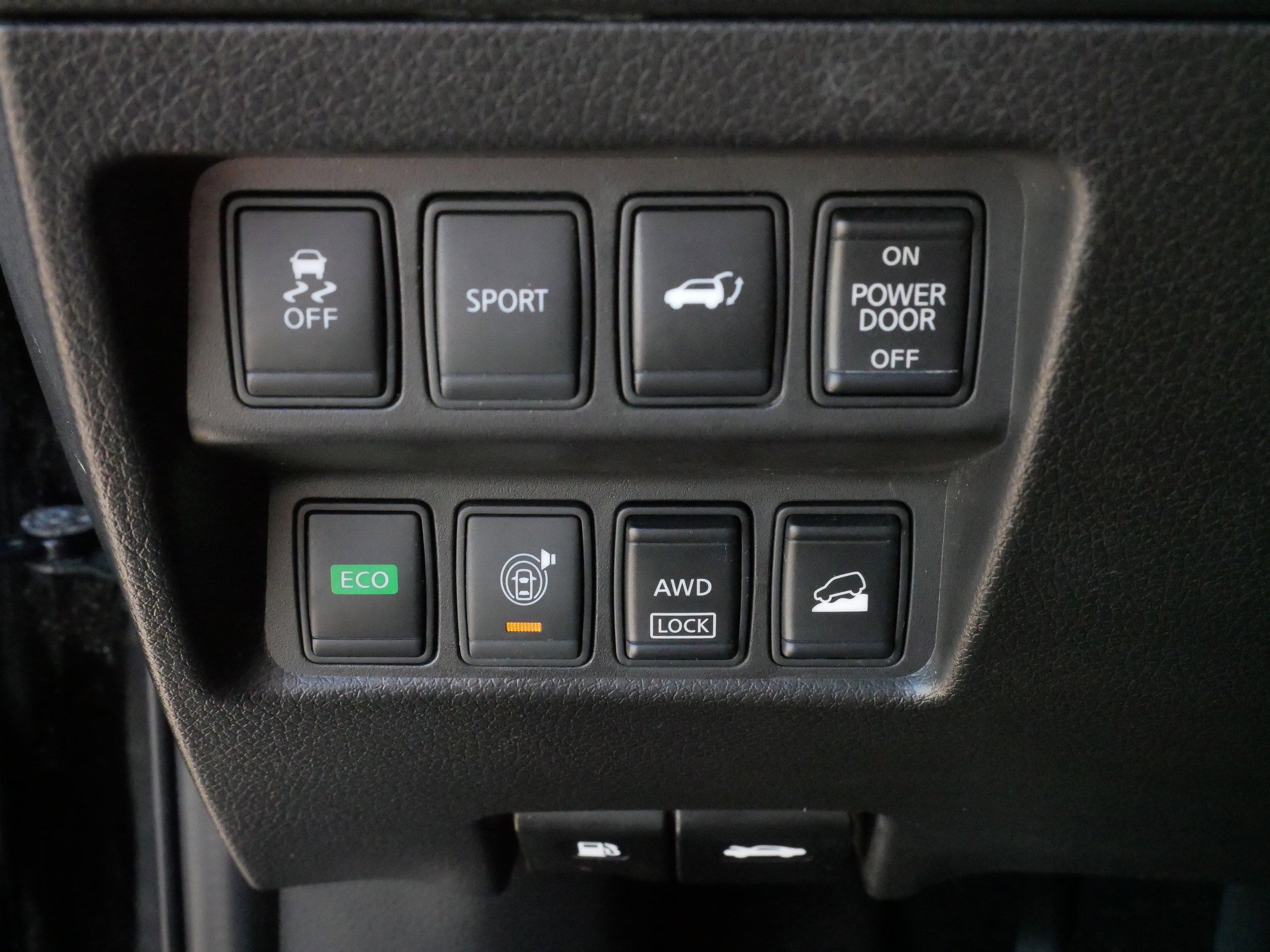 2016 Nissan Rogue SV photo 25