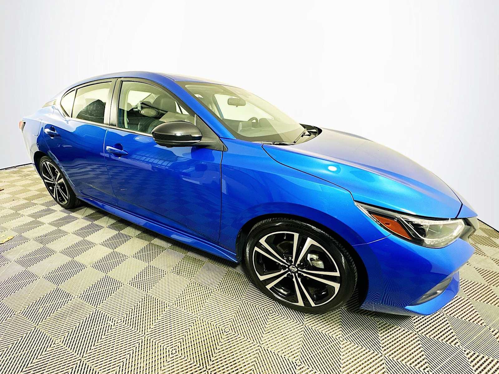 2023 Nissan Sentra SR photo 3