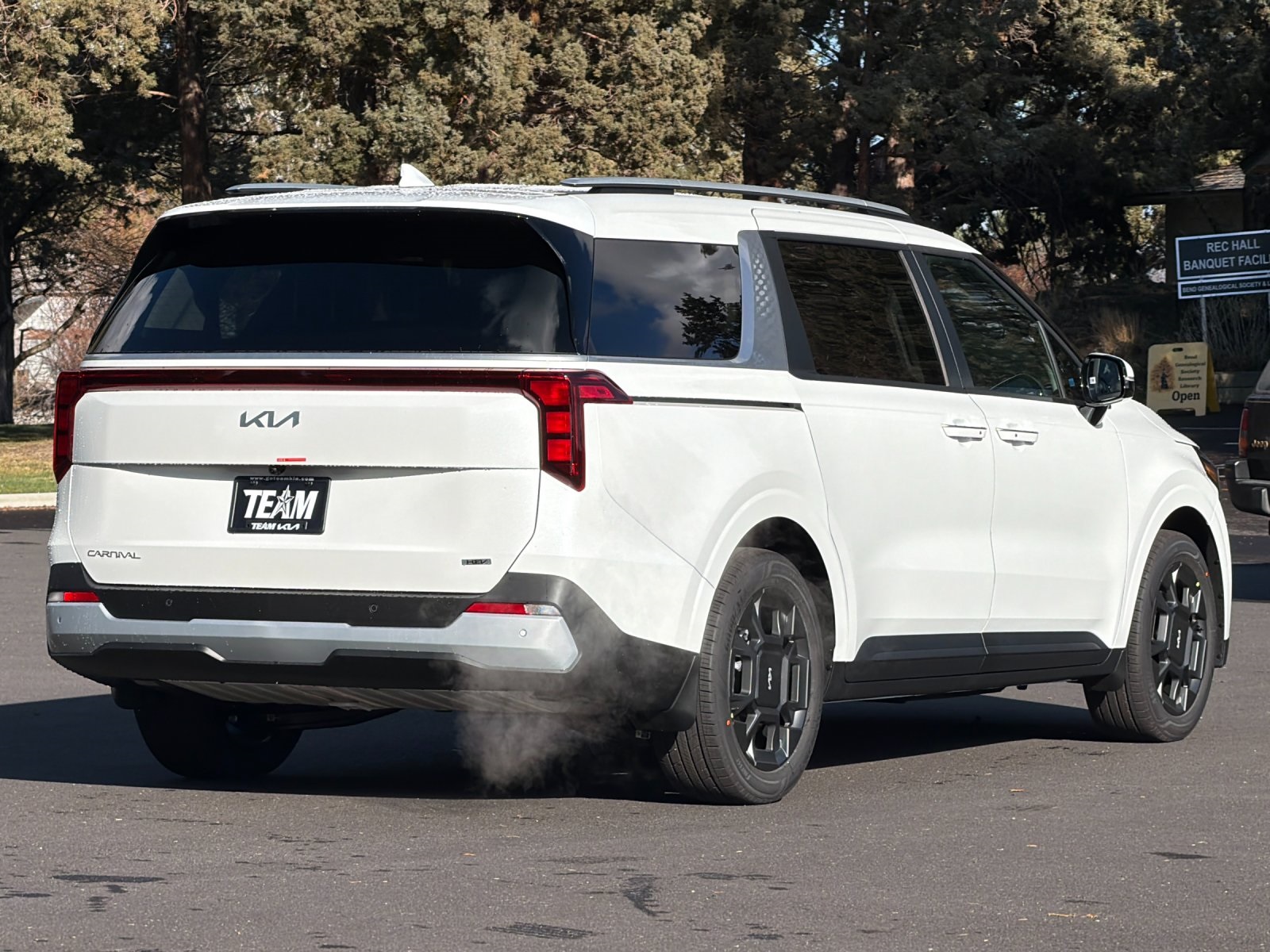 2026 Kia Carnival EX photo 2