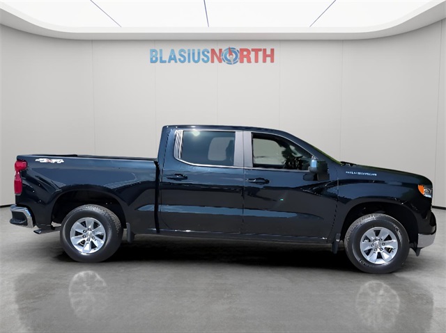 2025 Chevrolet Silverado 1500 LT photo 3