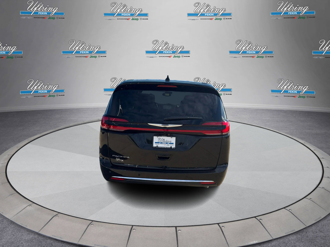 2026 Chrysler Pacifica photo 3