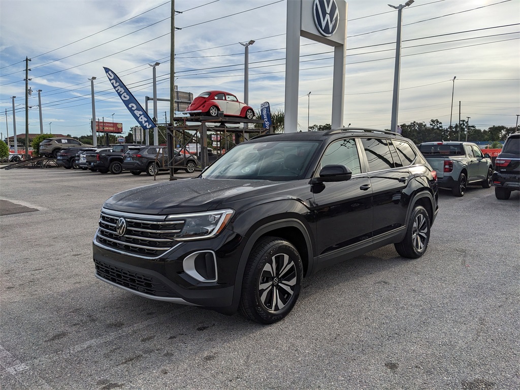 2026 Volkswagen Atlas SE photo 2