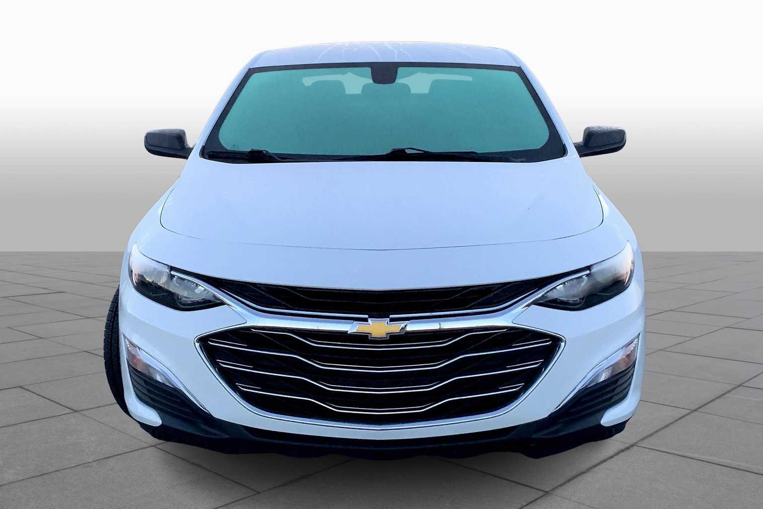 2022 Chevrolet Malibu LS photo 3