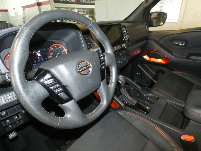 2023 Nissan Frontier Crew Cab PRO-4X photo 3
