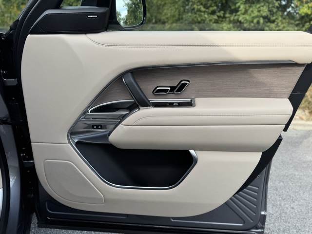 2023 Land Rover Range Rover SE photo 19