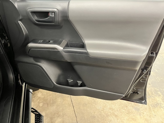 2023 Toyota Tacoma SR5 photo 21