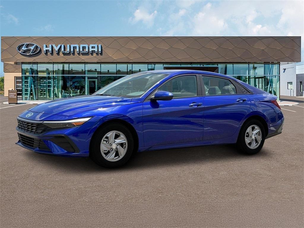 2025 Hyundai Elantra SE photo 2