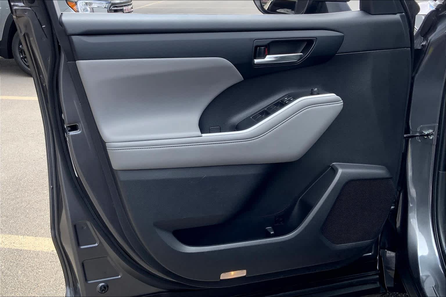 2022 Toyota Highlander XLE photo 41