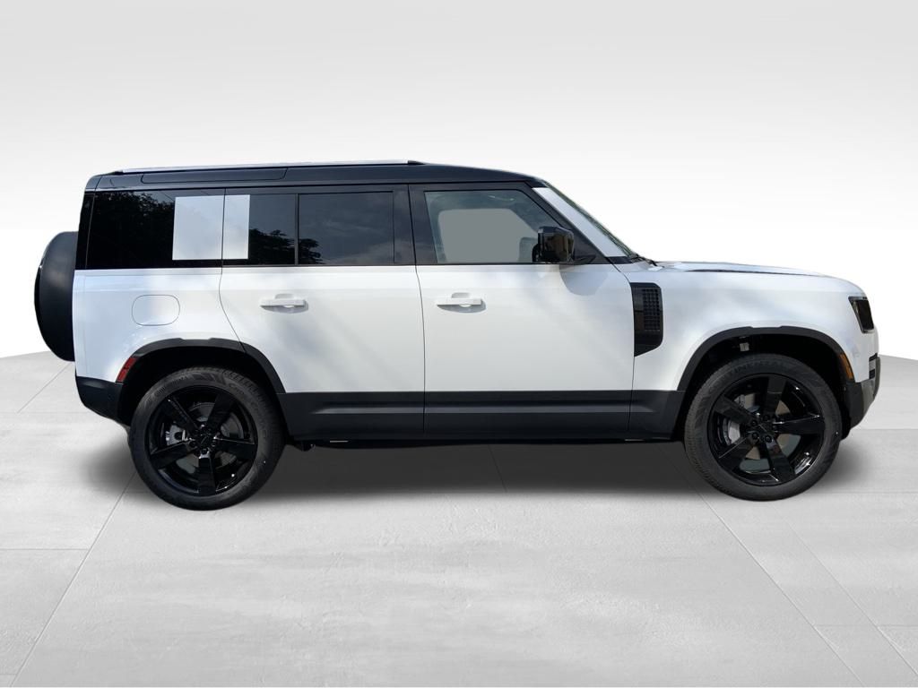 2026 Land Rover Defender 110 S photo 4