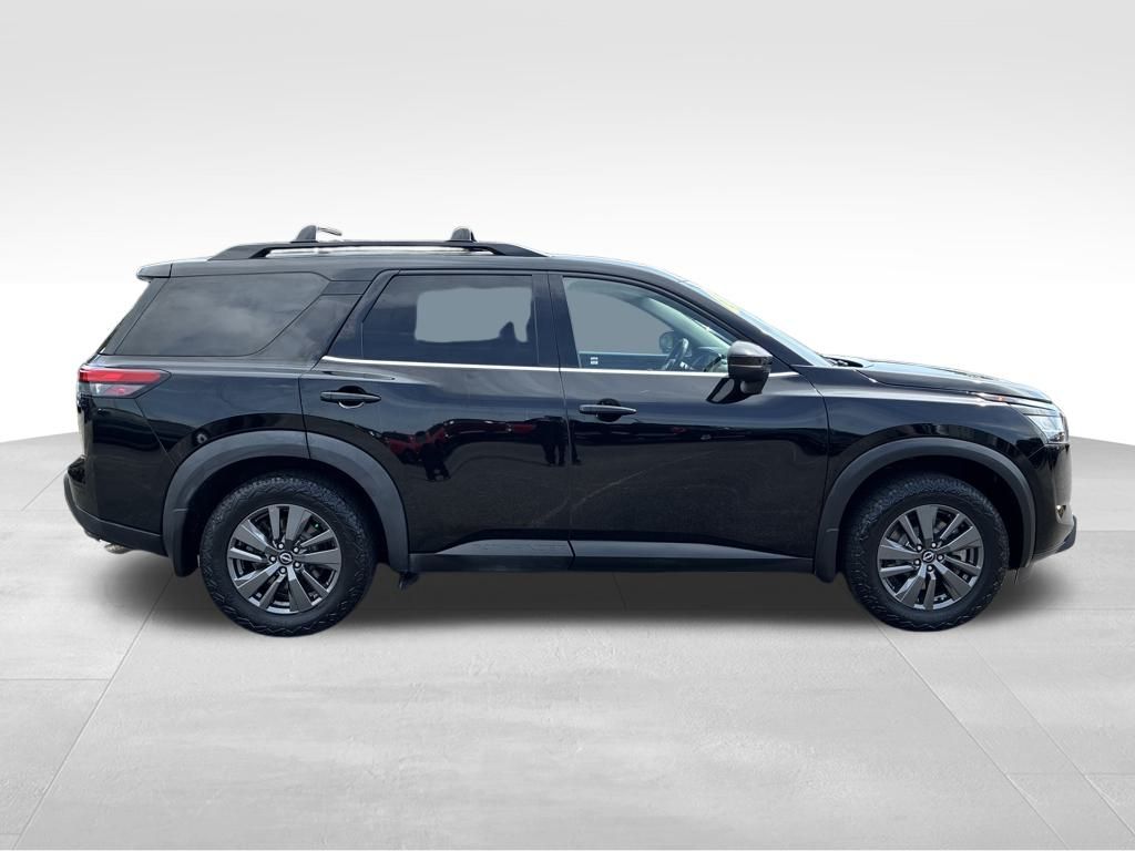 2022 Nissan Pathfinder SV photo 3