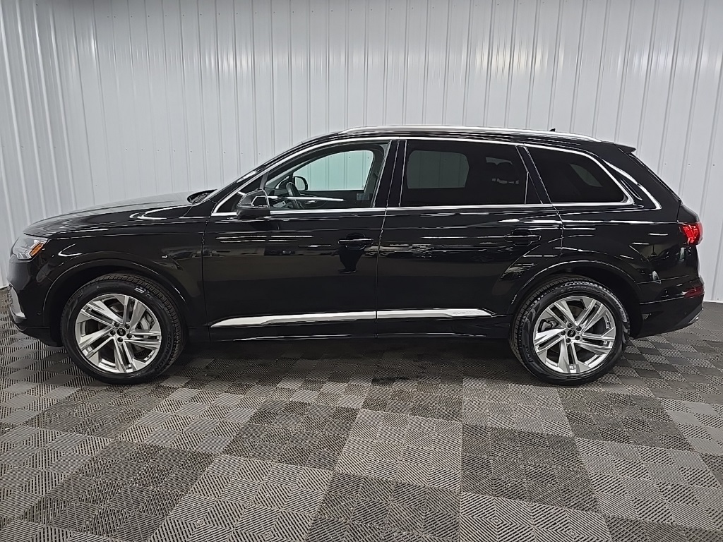 2023 Audi Q7 55 Premium photo 5