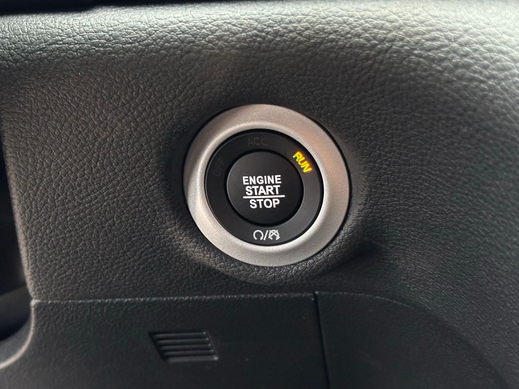 2026 Chrysler Pacifica photo 16