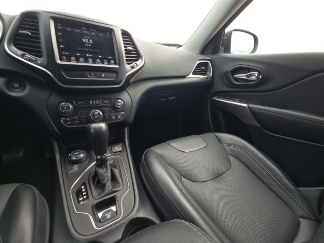 2022 Jeep Cherokee Latitude Lux photo 22