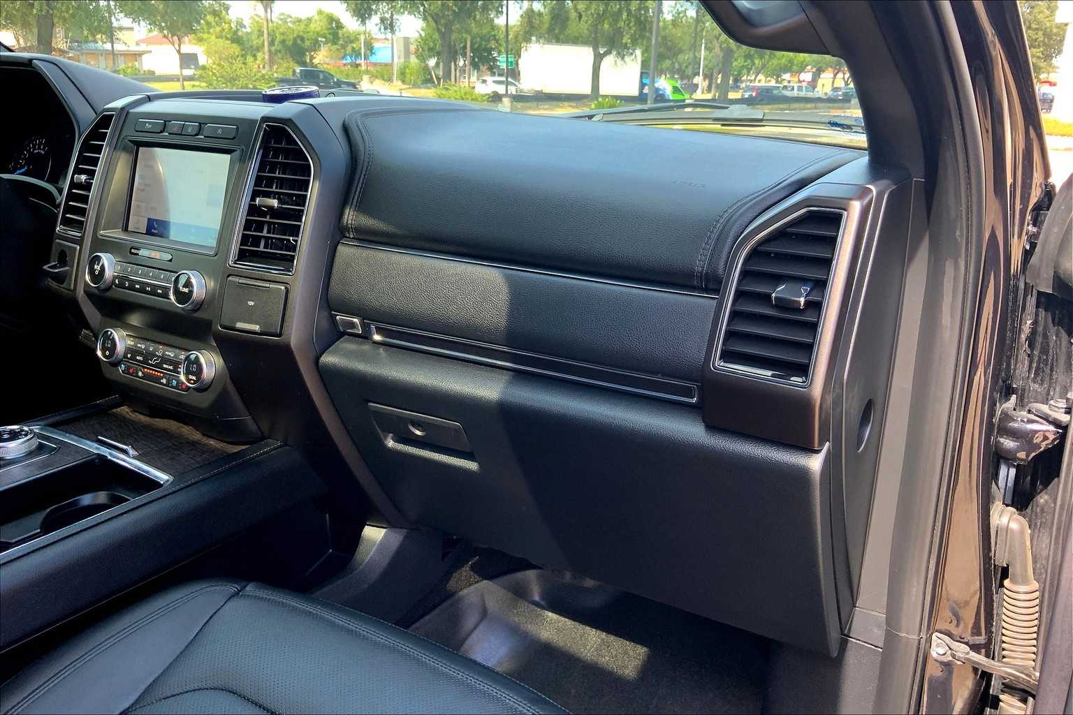 2020 Ford Expedition Limited photo 18