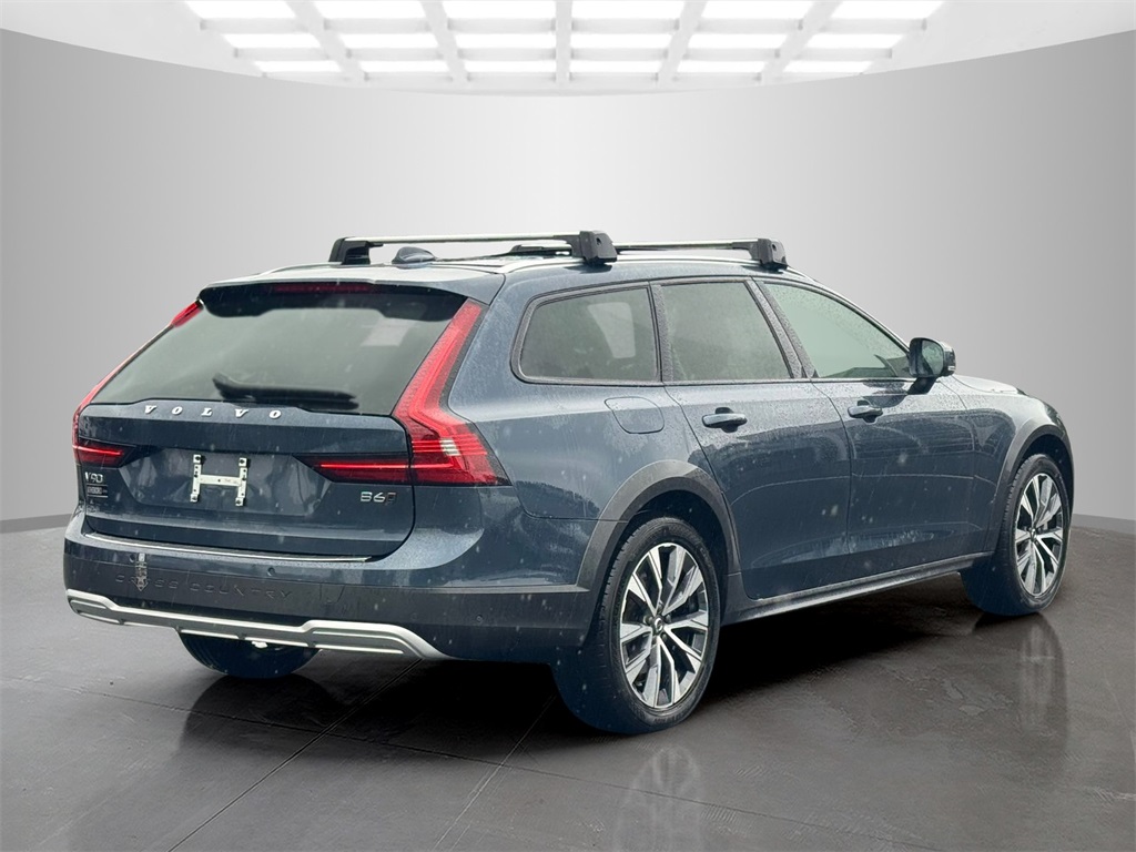 2023 Volvo V90 Cross Country B6 AWD Plus photo 5