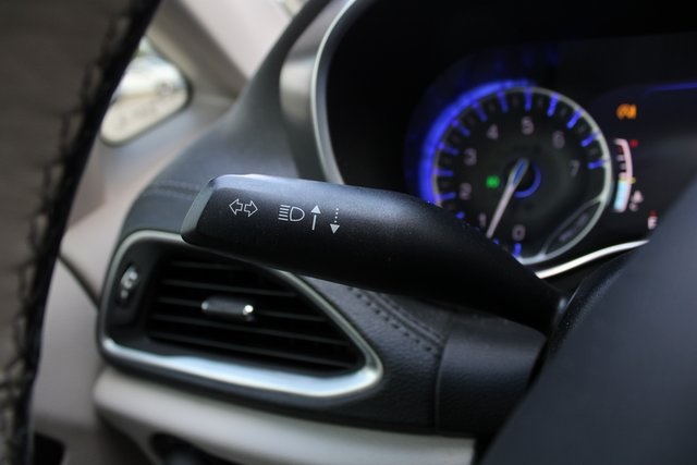 2019 Chrysler Pacifica Limited photo 9