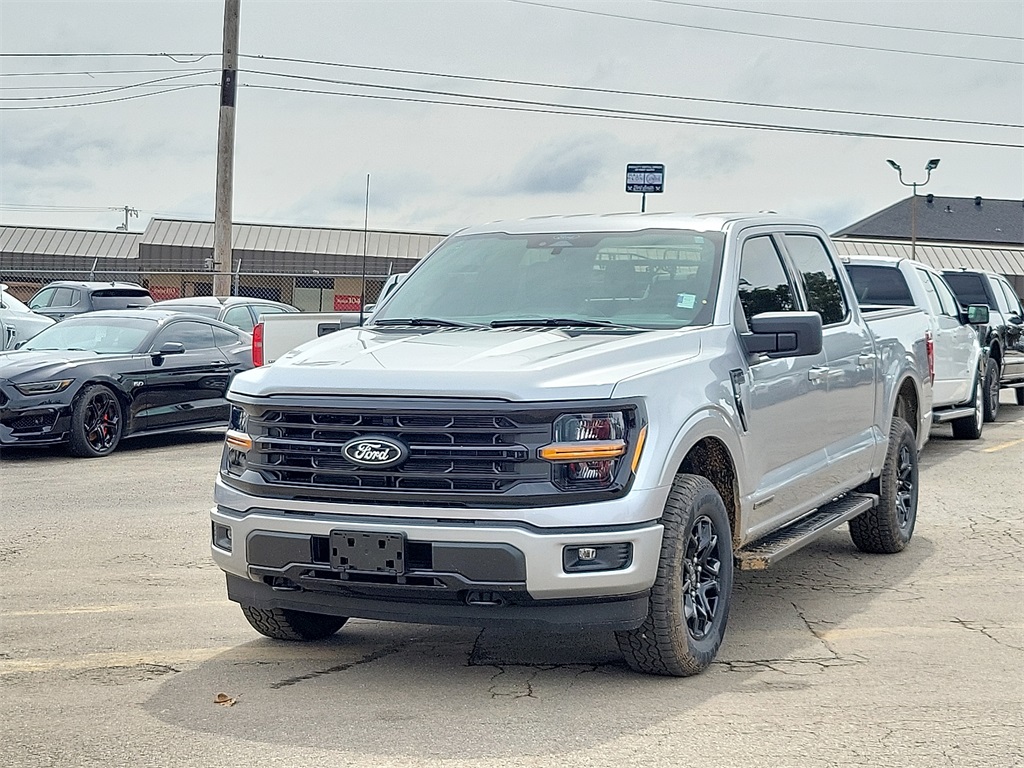2025 Ford F-150 XLT photo 2