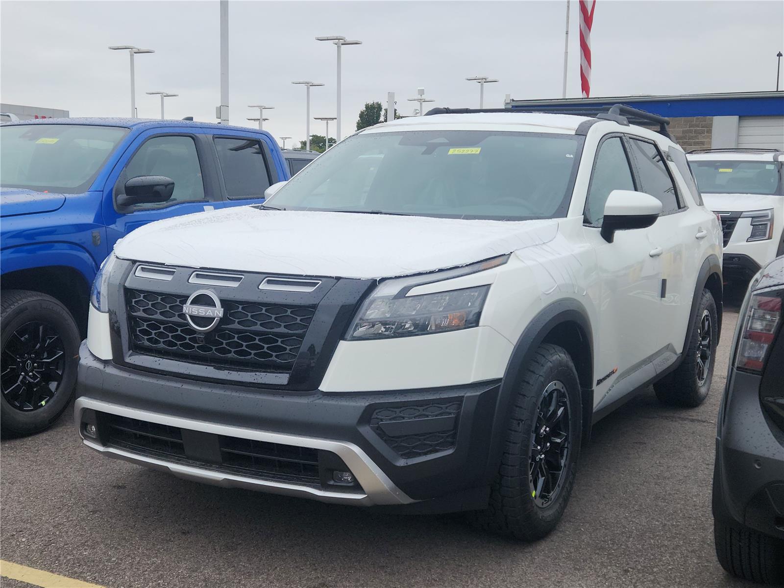 2025 Nissan Pathfinder Rock Creek photo 2