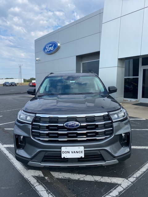 2025 Ford Explorer photo 2